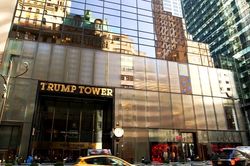 Tài sản ròng của ông Trump giảm 300 triệu USD