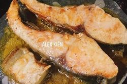 Không phải rắc muối hay bột, thêm thao tác này, chảo rán cũ và dính tới cỡ nào cũng không bị sát, thịt, cá vẫn thơm ngon, vàng rộm