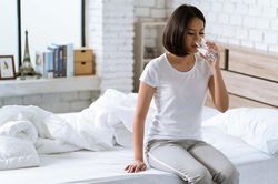 Đơn giản như uống nước nhưng chúng ta vẫn thường uống sai cách, khiến cơ thể 'náo loạn'