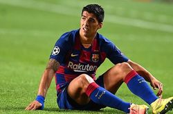 Barca: Hiệp 1 thảm họa của Suarez, chạm bóng nhiều nhất ở... khu vực giao bóng