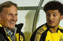 Scholes và Hagreaves tố Dortmund đang 'vòi tiền' vụ Sancho