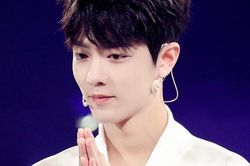 Biên kịch 'chuyên cà khịa' bất ngờ khuyên can fan Tiêu Chiến: 'Cậu ta cũng không dễ dàng gì khi hứng chịu rắc rối từ các người!'