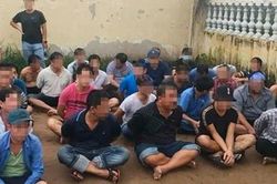 Tụ tập hàng chục người đá gà ăn tiền