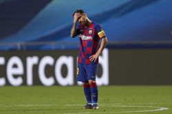 Barca vứt bỏ kiêu hãnh đội bóng lớn, trở thành trò hề trước Bayern thế nào?