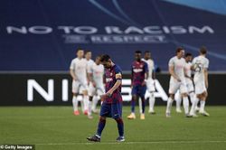 Cựu danh thủ MU: Messi không nên phí phạm thời gian ở Barca