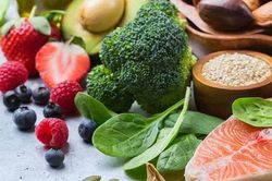 4 loại thực phẩm cực tốt cho sức khỏe nhưng bạn tuyệt đối không được ăn nhiều