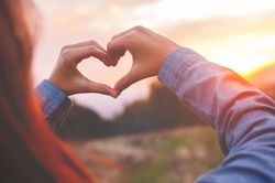 Nếu bạn còn không thấy yêu bản thân mình, thì đừng hy vọng có ai đó yêu bạn!