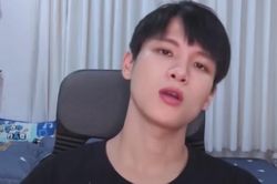 Ngẫu hứng sáng tác về Covid-19, Phạm Đình Thái Ngân lại khiến fangirl 'ôm tim' vì gương mặt điển trai không chừa góc nào