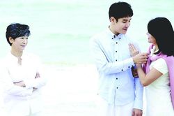 Làm sao dung hòa mẹ chồng giao tiếp rộng và con dâu trầm tính