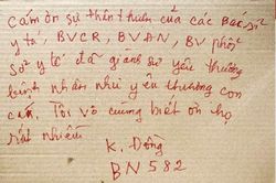 Bệnh nhân COVID-19 từ 'cửa tử' trở về ghi lời cảm ơn bác sĩ trên giường bệnh