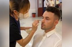 'Người ấy là ai?': Lộ diện cực phẩm người Tây trong tập phát sóng bị cắt bỏ chung với em gái Hoàng Thùy