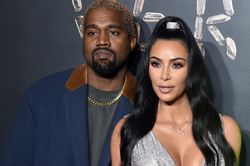 Kanye West bị tố thổi phồng giá trị tài sản