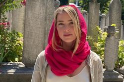 Amber Heard mặc không phù hợp khi đến nhà thờ Hồi giáo