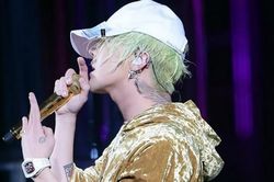 Tiết lộ món đồ thời trang đắt đỏ nhất một idol K-pop từng diện