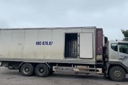 Trốn trong thùng xe tải đánh bạc cũng không thoát