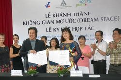 Trường cao đẳng tìm đường vượt khó