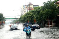 Liên tiếp các đợt mưa rất lớn trút xuống miền Bắc