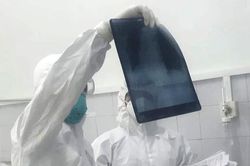5 người trong một gia đình mắc COVID-19, trong đó có bé gái hơn 1 tháng tuổi