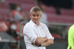 HLV Solskjaer nói gì khi M.U bị Sevilla 'đá văng' khỏi Europa League?