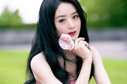 Triệu Lệ Dĩnh bất chấp các lùm xùm gần đây leo lên hạng 5 hot search nhờ diện váy cực thanh lịch tại Quảng Châu
