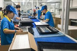 Doanh số bán tivi giá rẻ sụt giảm 30% do người dân tiết kiệm chi tiêu