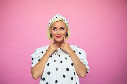 Sắp đến ngày sinh, Katy Perry vẫn không sợ hãi