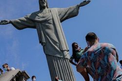 Bản tin COVID-19 thế giới ngày 17/8: Brazil mở cửa trở lại nhiều điểm du lịch