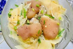 Canh chân giò hầm măng tươi