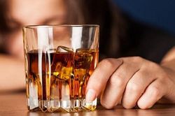 Những mẹo xử lý đúng và hiệu quả ngộ độc rượu tại nhà