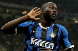 Lukaku lập kỳ tích ghi bàn tại Europa League