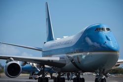 Chuyên cơ chở Tổng thống Trump suýt gặp nạn