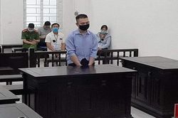 Níu kéo bất thành, trút 'mưa dao' xuống người bạn gái