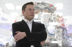 Elon Musk vượt mặt Bernard Arnault, trở thành tỷ phú giàu thứ tư thế giới
