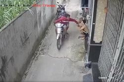 Người đàn ông bị giật điện thoại khi chơi game trước cửa nhà, hành động táo tợn của tên cướp thực sự khiến người ta kinh hãi