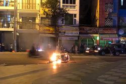 Truy tìm đối tượng đốt xe xích lô trong đêm