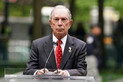 Tỷ phú Bloomberg góp hàng chục triệu USD, quyết giúp Biden thắng Trump