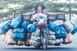 'Phát sợ' với những chiếc xe ở chợ giáp biên