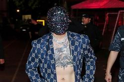 Rapper Binz nổi loạn che kín cả mặt vẫn 'chất như nước cất'