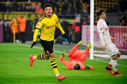 Chuyển nhượng cầu thủ hôm nay 19/8: Vụ Sancho có biến; Gonzalo Higuain lựa chọn điểm đến mới; Arsenal sẵn sàng bán Lacazette