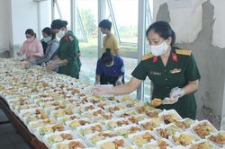 'Chị nuôi' ở tuyến đầu chống dịch