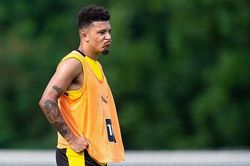 MU rối cảnh báo Jadon Sancho, Klopp nhắn Bayern