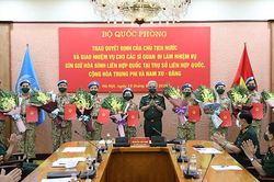 Bộ Quốc phòng triển khai quyết định của Chủ tịch nước cho 10 sĩ quan