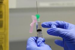 Các nước nghèo dễ bị tổn thương trong cuộc đua phát triển vaccine COVID-19