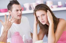 Vừa ngồi vào mâm cơm, người yêu đã có hành động khiến cả nhà ngỡ ngàng, còn tôi thì tức giận bỏ lên phòng nằm
