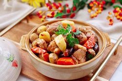 Om thịt gà, lỡ tay cho thêm một loại hạt lại được món ngon như nhà hàng
