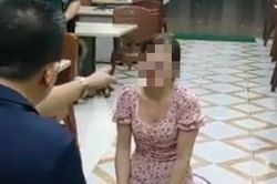Bị 'bóc phốt' quán ăn, chủ quán bắt cô gái quỳ, đe dọa, chửi bới