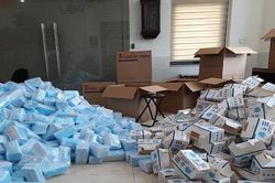 TP Hồ Chí Minh: Thu giữ hàng triệu chiếc khẩu trang, găng tay trôi nổi