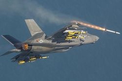 Mang tới 10 tấn vũ khí, F-35 ăn đứt Su-35 và Su-57 hai tấn