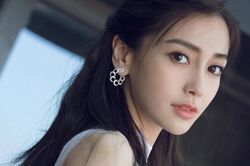 Cảnh Angelababy khóc gây tranh cãi