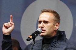 NÓNG! Nhân vật đối lập với Điện Kremlin phải nhập viện, đồn đoán bị trúng độc, bác sỹ nói gì?
